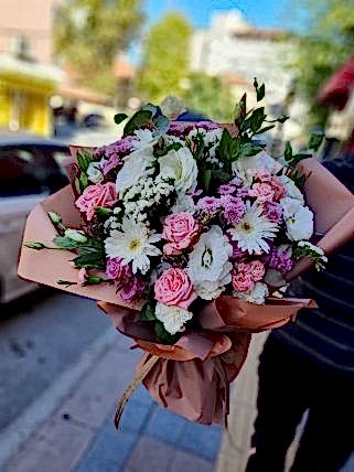 Pembe Beyaz Tonlu Buket, Eskişehir Bizim Çiçek Evi